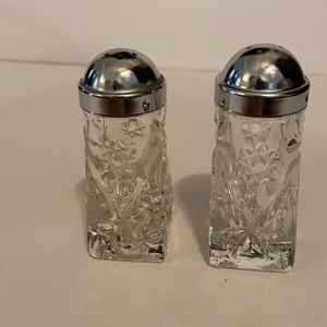 Vintage Early American Prescut Salt and Pe…